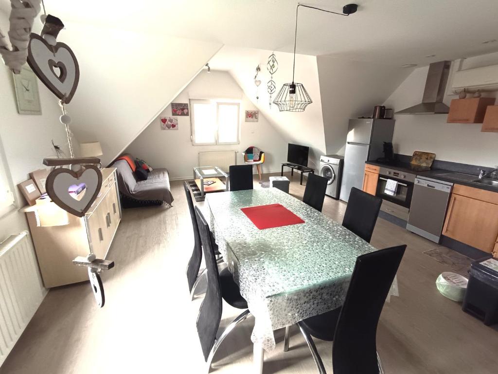 a kitchen and dining room with a table and chairs at A l'Orée du Bois Les Bouleaux in Guewenheim