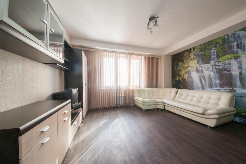 Ruang duduk di Kvartirov Apartment Shakhterov 42
