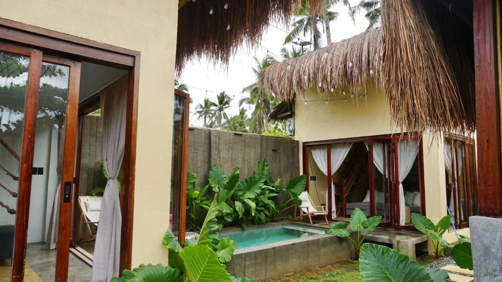 a house with a swimming pool next to a building at Villa Isleñas - Solar, Starlink, Pool in General Luna