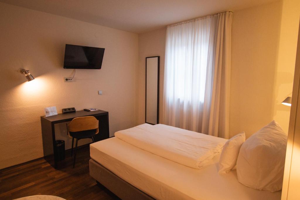 Hotel am Main - Budget Double Room
