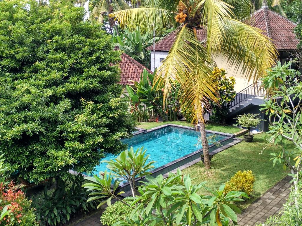 Bazén v ubytování Nyoman Sandi Guest House nebo v jeho okolí