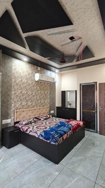 a bedroom with a large bed in a room at MMB Hotel in Bikaner