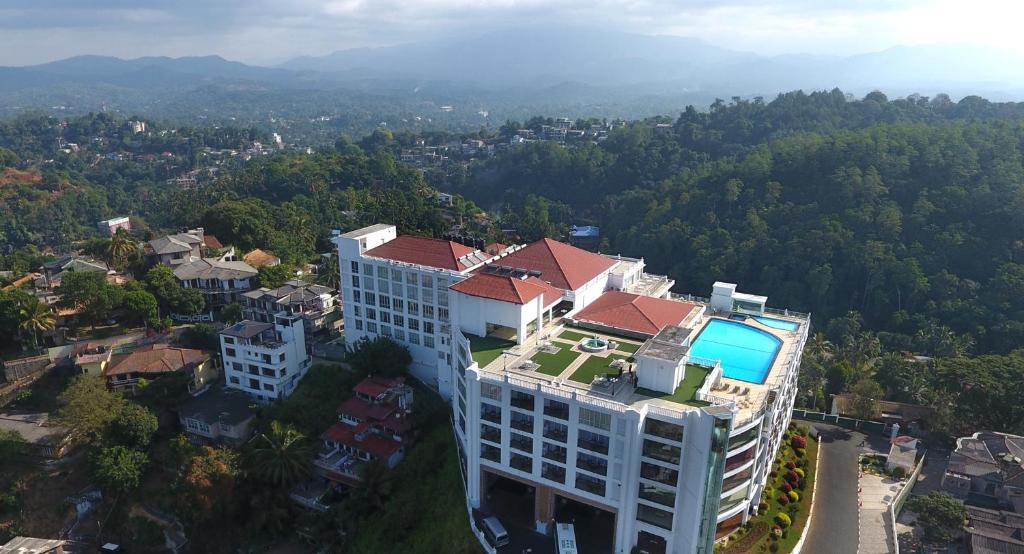 Nespecifikovaný výhled na hory nebo výhled na hory při pohledu z hotelu