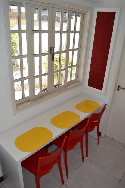  Roxy Apartments