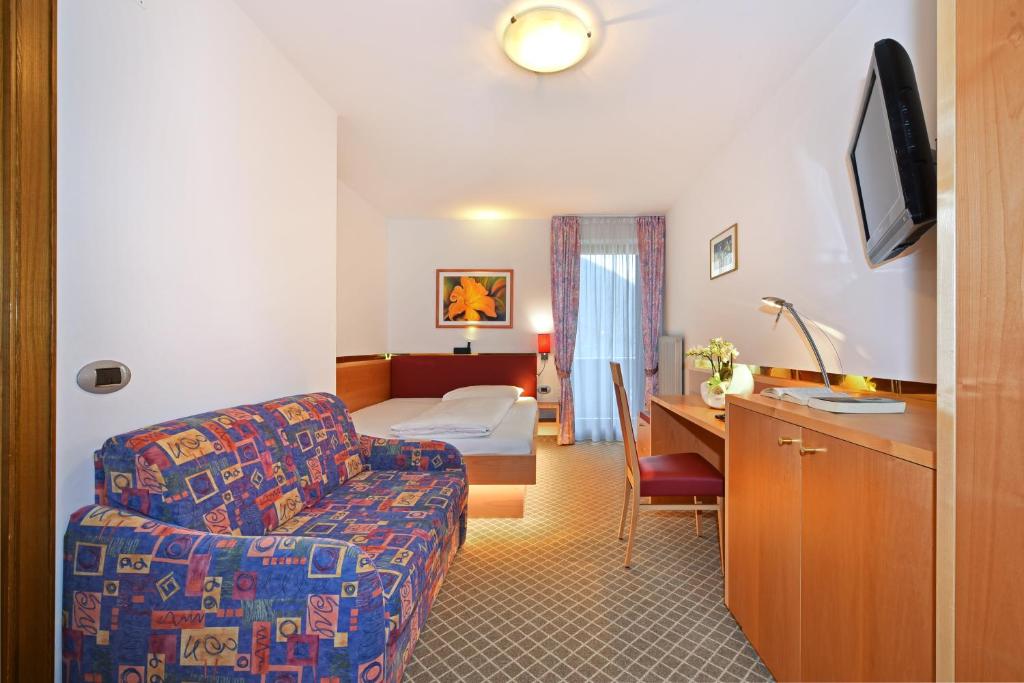 TV a/nebo společenská místnost v ubytování Hotel Hubertushof