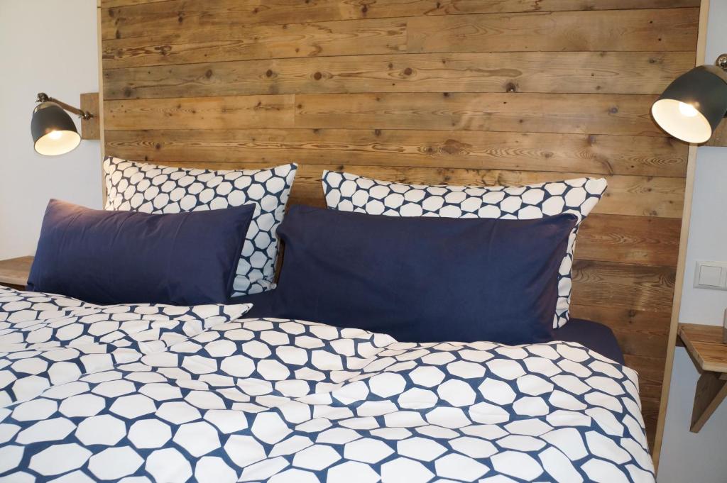 Postel nebo postele na pokoji v ubytování BluGarden Ferienapartments im Spreewald