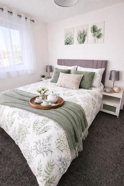 Modern 2 bedroom apartment in Historical Spa town