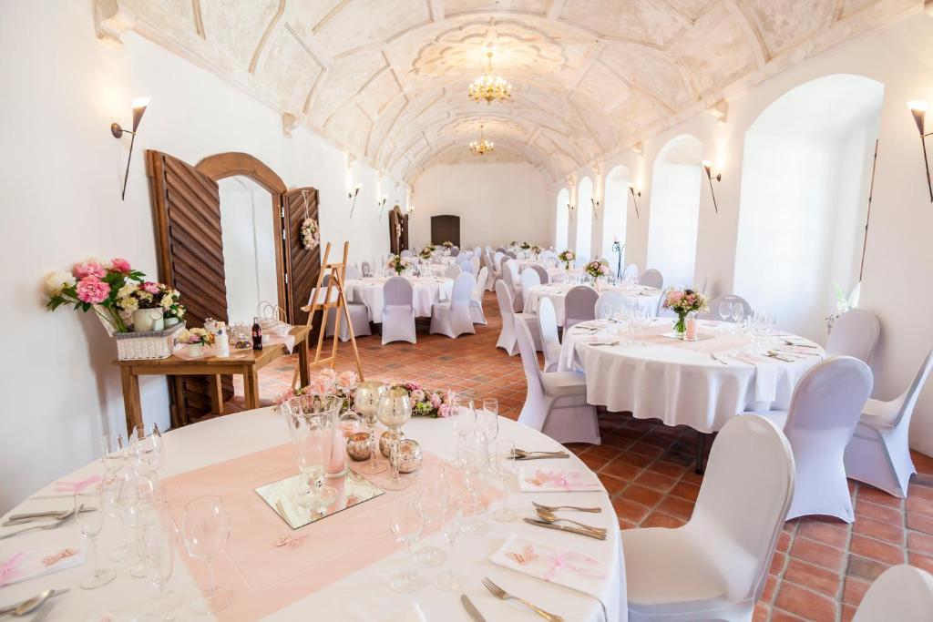 Restaurace v ubytování zámek Kolštejn - hotel Chateau Goldenstein