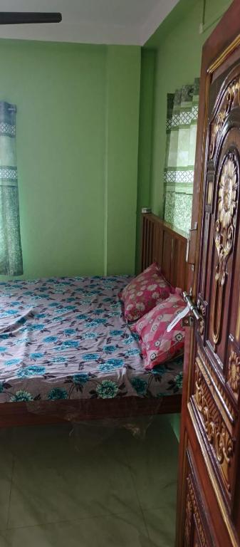 a bedroom with a bed with a wooden frame at Mohana Homestay in Tāki
