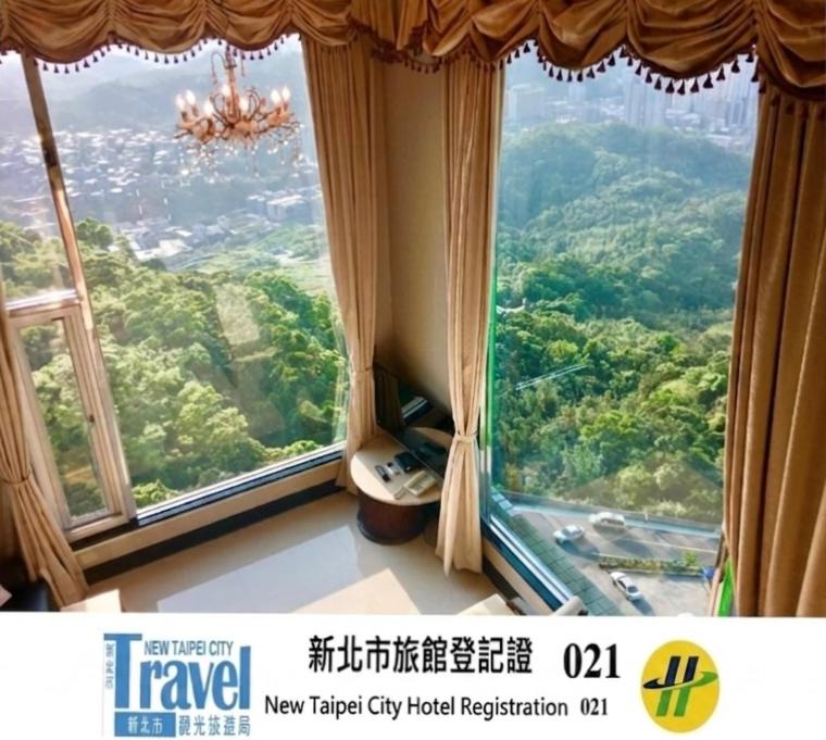 a room with a large window with a mountain view at Hi-Star View Hotel in Xizhi