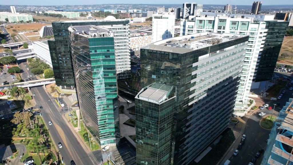 an aerial view of a city with tall buildings at Excelente Flat Duplex com vaga de garagem no Fusion Hotel in Brasília