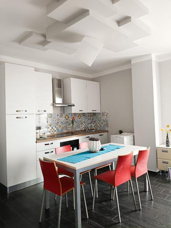 a kitchen with a table and red chairs at Playadeivo in Pineto