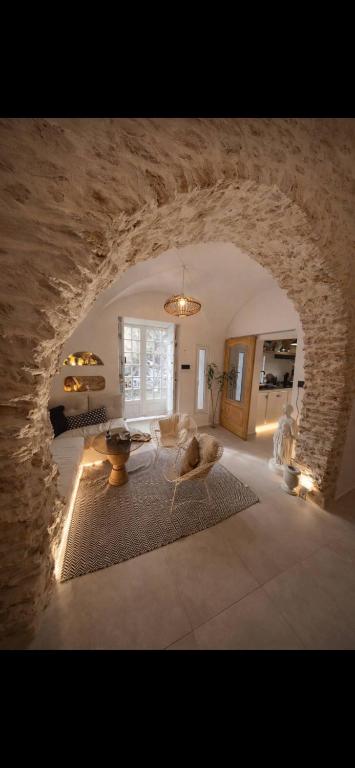 a living room with a stone archway with a couch at دارالقوس in Sfax
