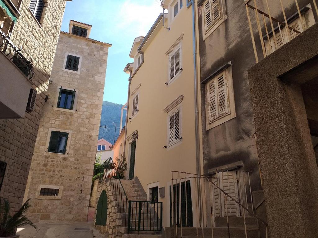an alley in an old town with buildings at Milea in Makarska