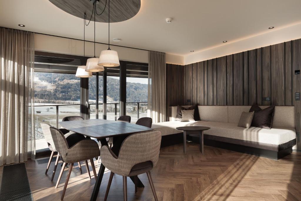 Suitehouse, Premium Apartments, Pools & Spa in Dolomites - by Familiaris