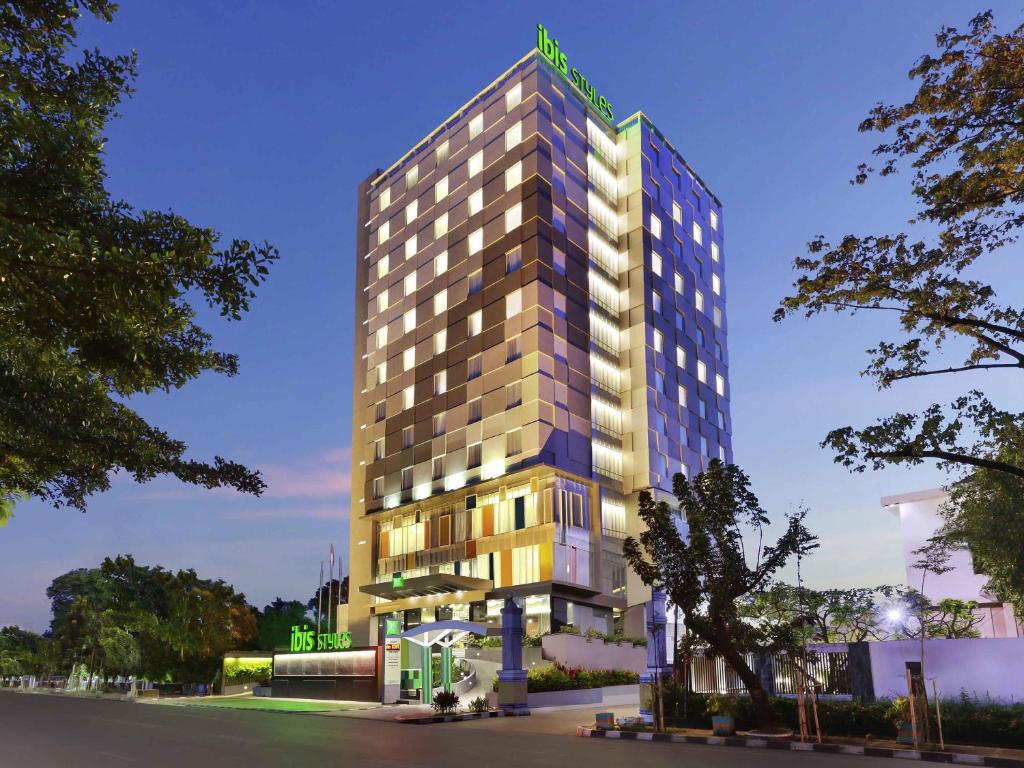 a rendering of a hotel building with lights on at Ibis Styles Makassar Sam Ratulangi in Makassar