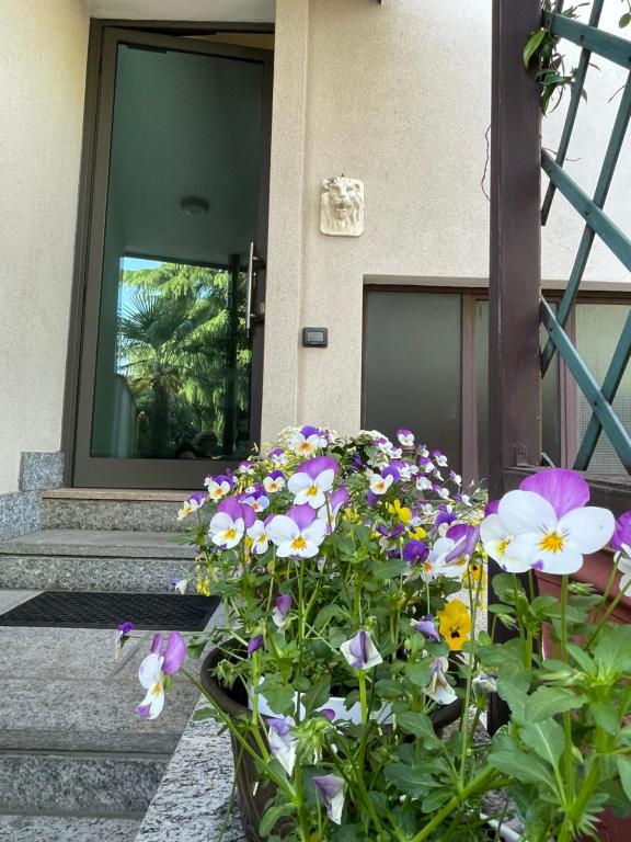 a bunch of flowers in front of a door at MONTECAMPI casa di charme in Meda