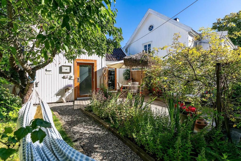 a garden with a hammock in front of a house at Villa house in Son Old Town - Oslo Fjord in Vestby