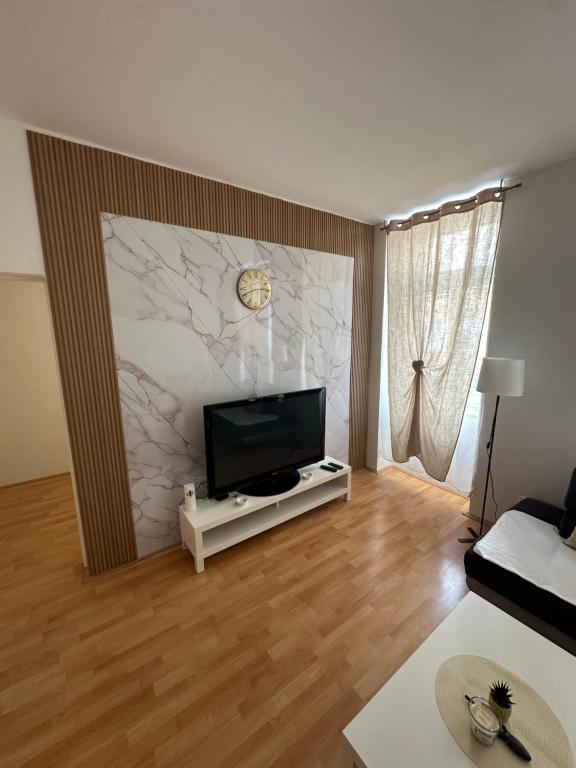 Cozy Ground Floor Apartment Near U6 Easy Access to Center