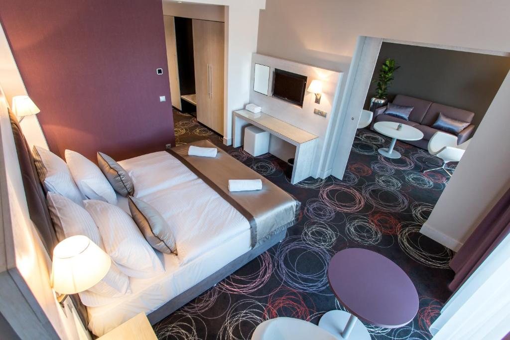 TV a/nebo společenská místnost v ubytování Aura Hotel Adults Only