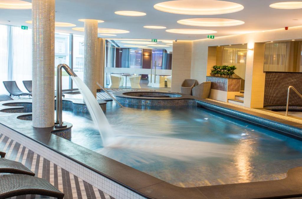 Bazén v ubytování Aura Hotel Adults Only nebo v jeho okolí