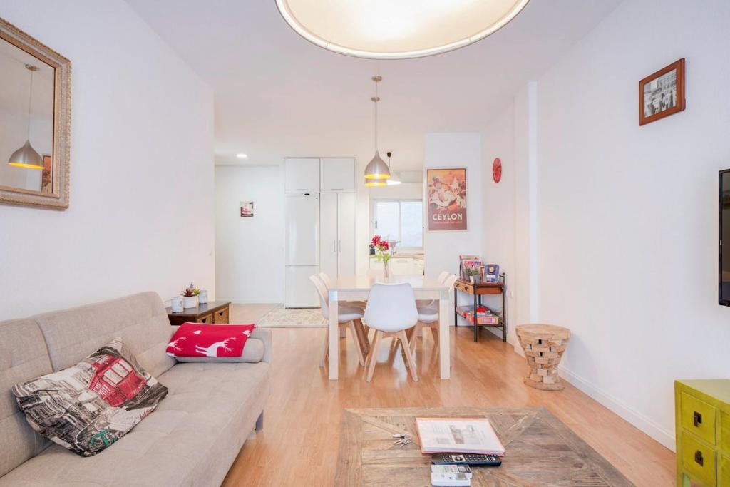 Bright Spacious Cozy Apt in Historic Malaga Shops