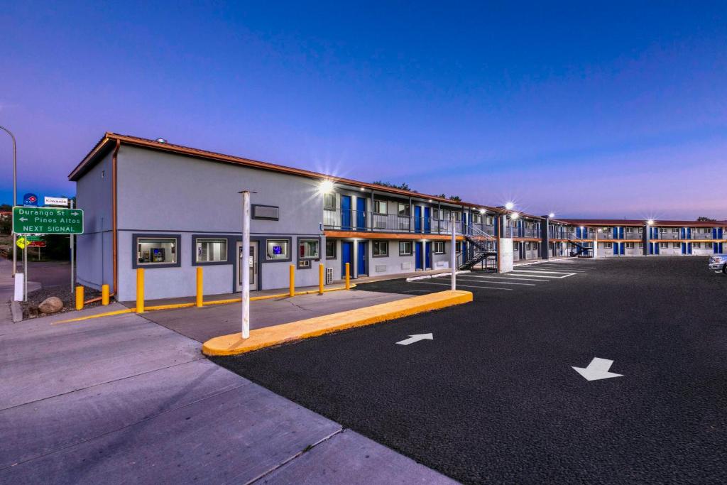 an empty parking lot in front of a building at Copper Manor Motel in Silver City