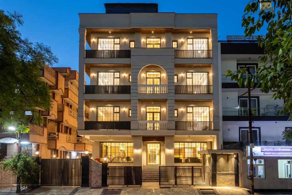 Saltstayz Premier - Noida, Near Sector 18 Metro station — 4