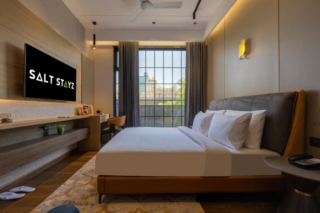 Saltstayz Premier - Noida, Near Sector 18 Metro station — 2