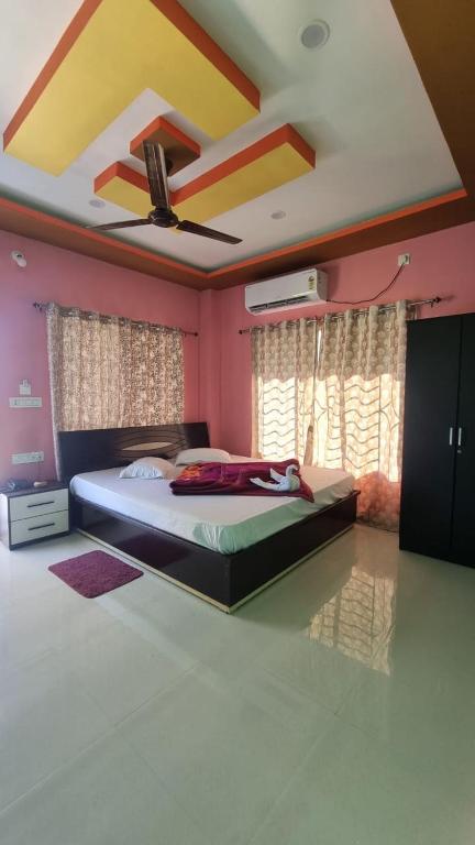 a bedroom with a bed and a ceiling at North Queen in Lataguri