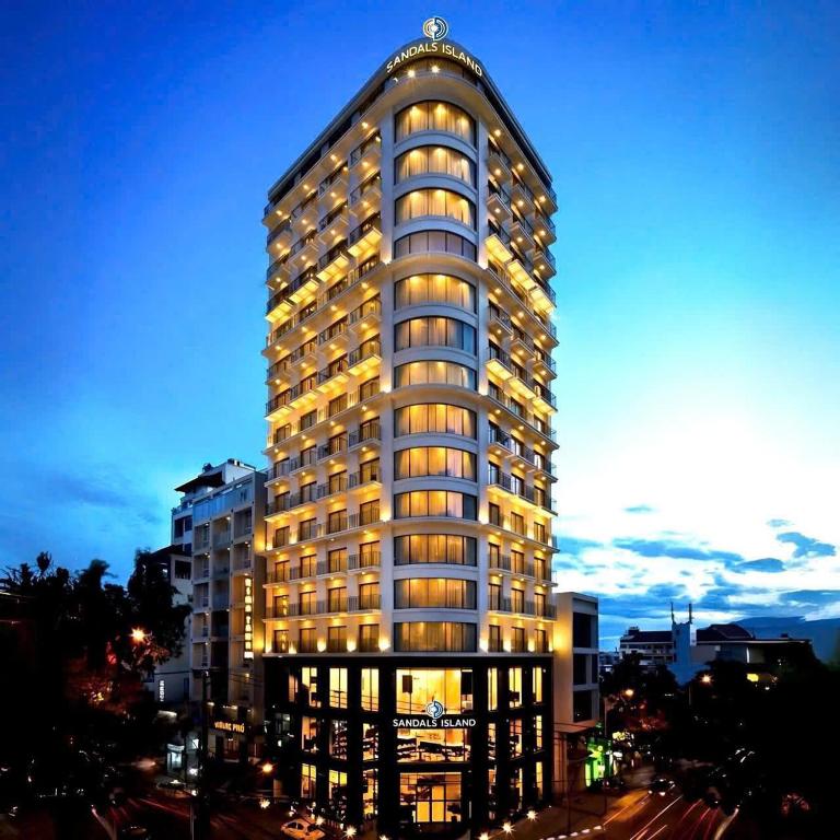 SANDALS ISLAND HOTEL