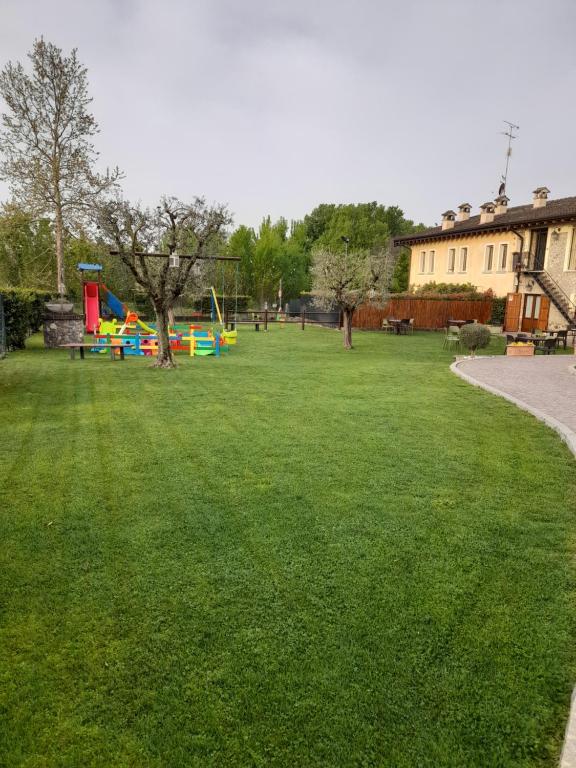 a large yard with a playground with at Agriturismo Le Panizze in Centenaro