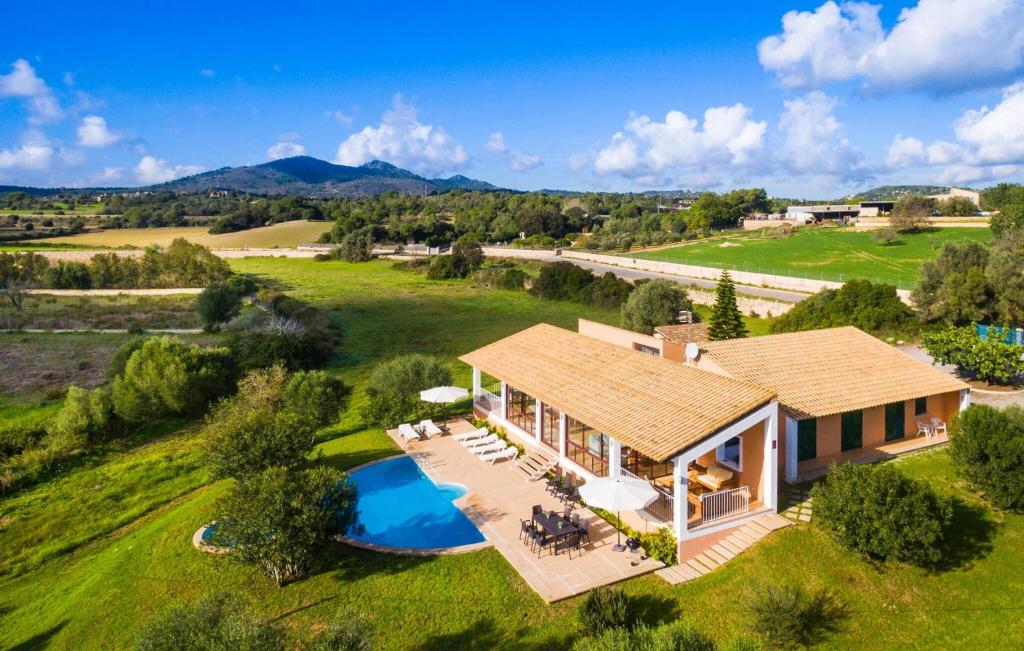 an aerial view of a house with a pool at Sa Font Den Ros in Son Servera