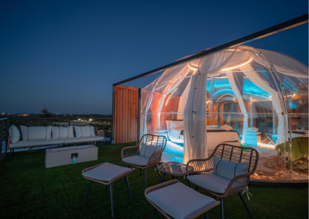 The Retreat on the Hill - Estudio King