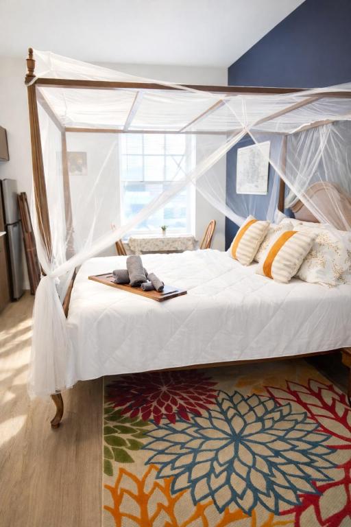 a bedroom with a canopy bed with a rug at Cozy Studio Downtown Detroit in Detroit