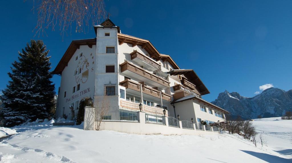 Nespecifikovaný výhled na hory nebo výhled na hory při pohledu z hotelu