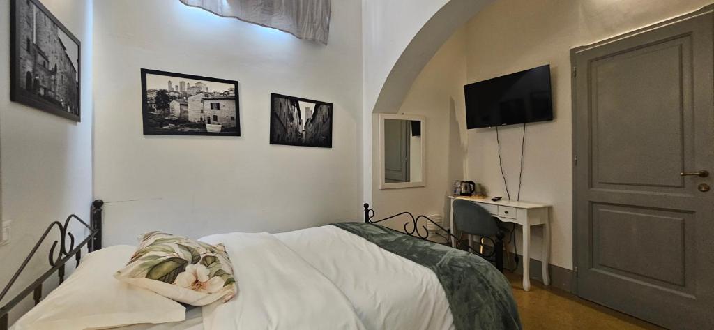 Palazzo delle Erbe - Budget Double Room