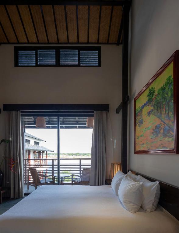 Suite Nhìn Ra Sông