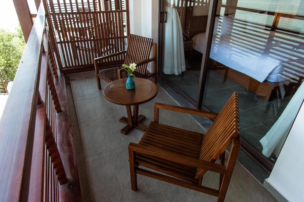 Suite Nhìn Ra Sông