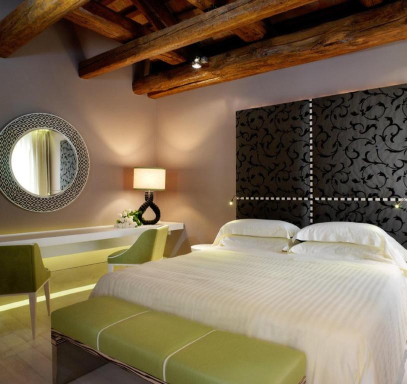 Postel nebo postele na pokoji v ubytování Sina Centurion Palace