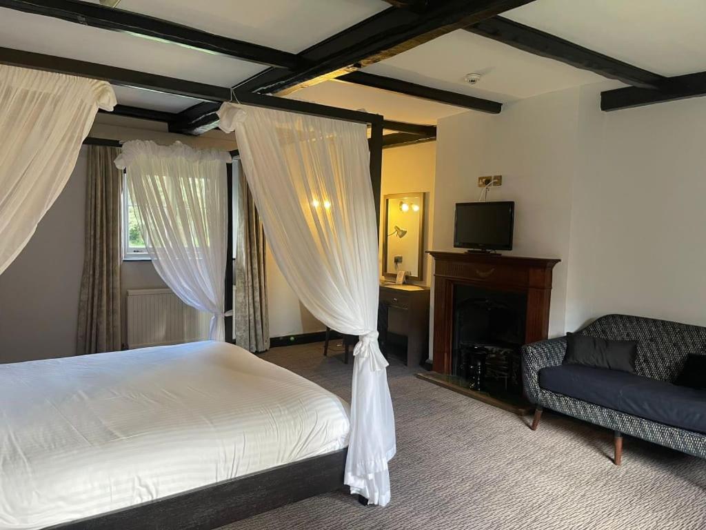 Cwrt Bleddyn Hotel & Spa - 