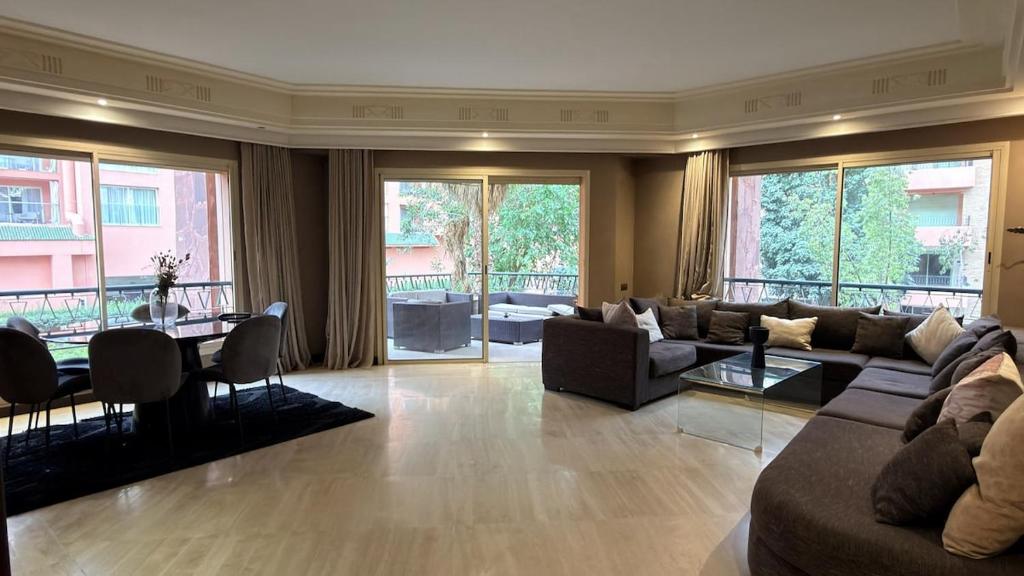 a living room with a couch and a table at Residence jardin ocre in Marrakesh