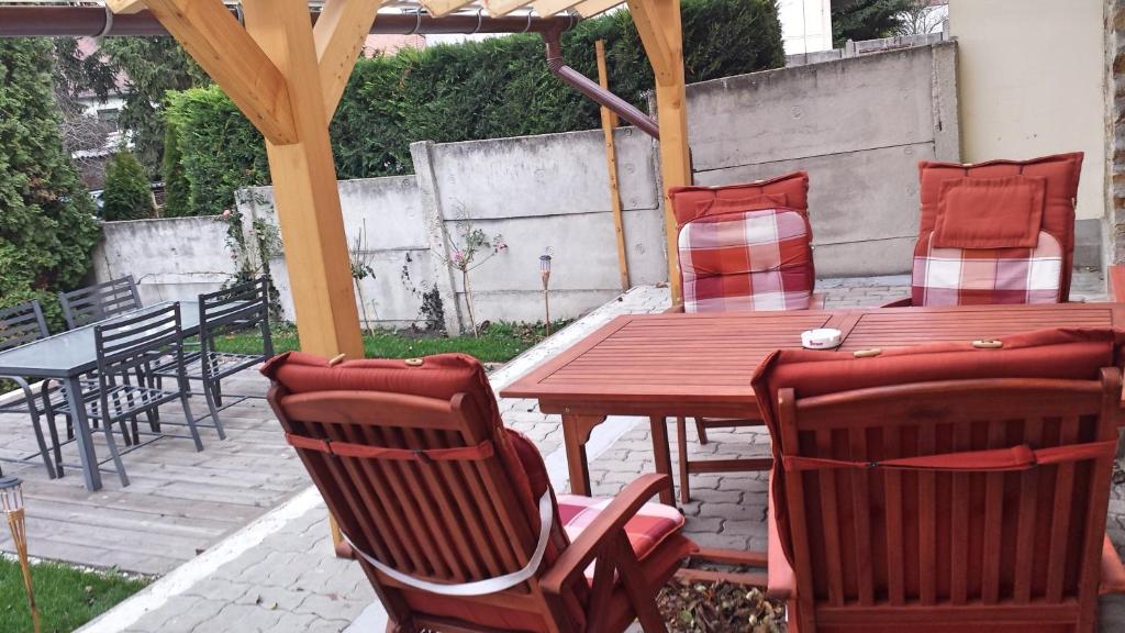 Balkón alebo terasa v ubytovaní Virág Apartmanház
