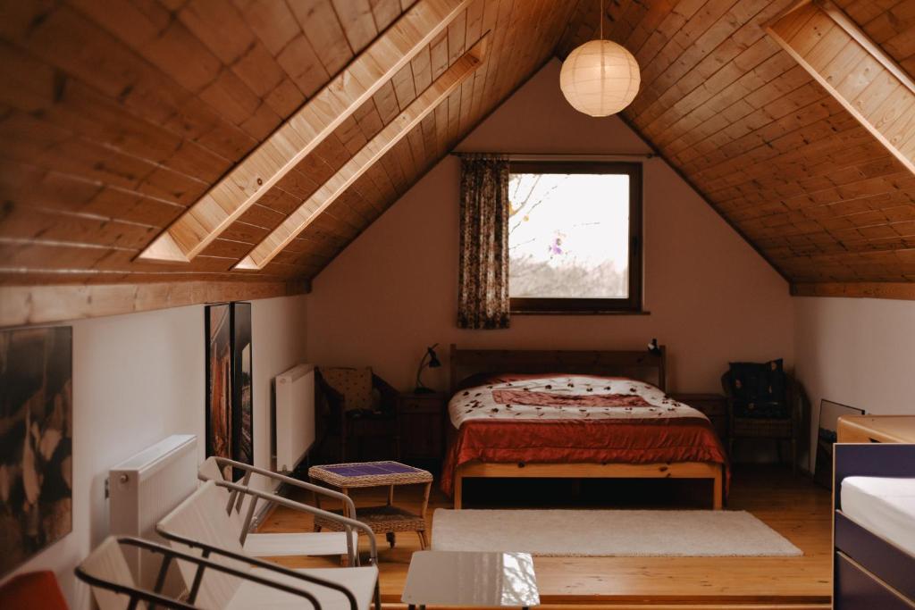 a bedroom with a bed in a attic at Domek gdzie śpią żurawie in Szymbark