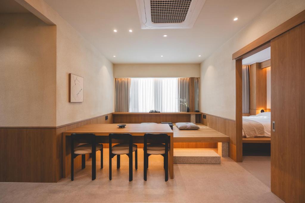 a dining room with a table and chairs and a bed at 아랑재 arangjae in Seoul