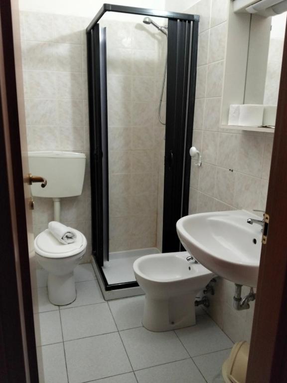 Hotel Polo - Single Room With Private Bathroom