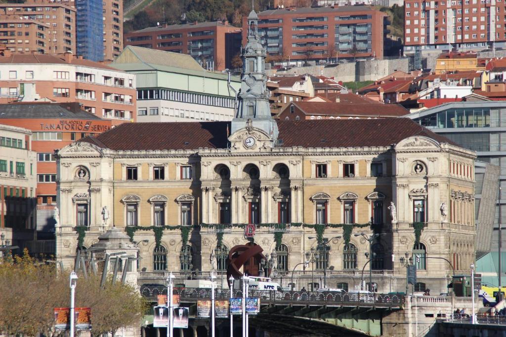 Nespecifikovaný výhled na destinaci Bilbao nebo výhled na město při pohledu z hotelu