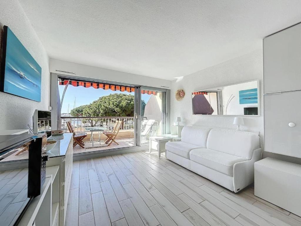 Superbe studio vue port, Clim, WIFI, terrasse