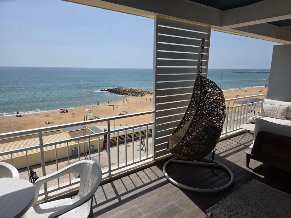 Casa do Mar - modern 3BR Beachfront with Sea View and Terrace in a Prime Location