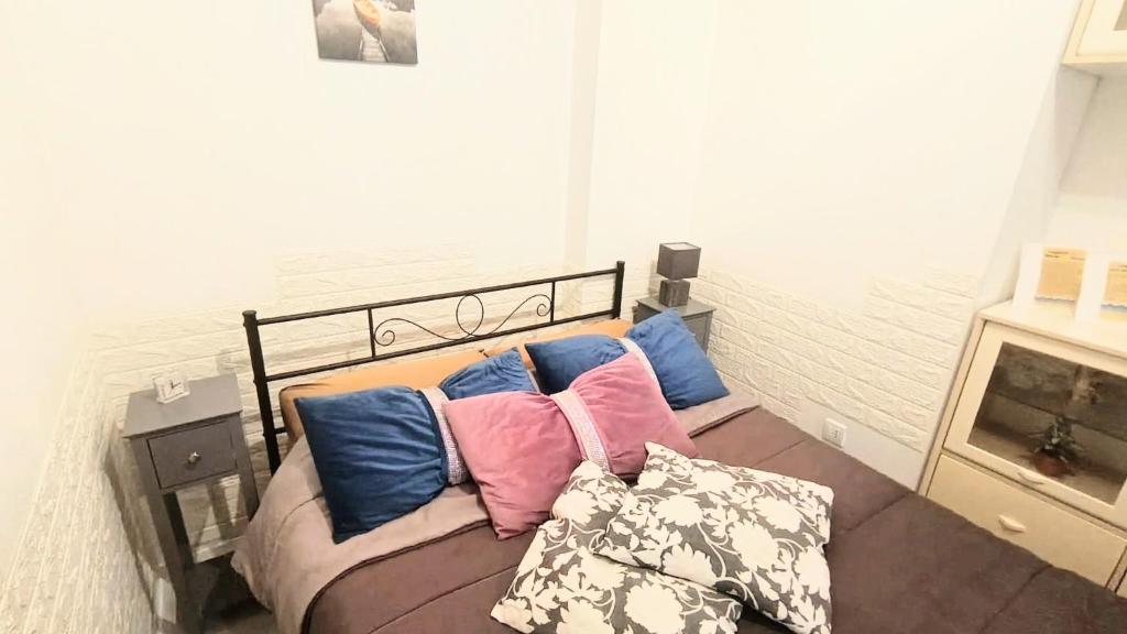 a bed with pillows on it in a room at Un Raggio di Sole - a due passi dal mare in Montesilvano